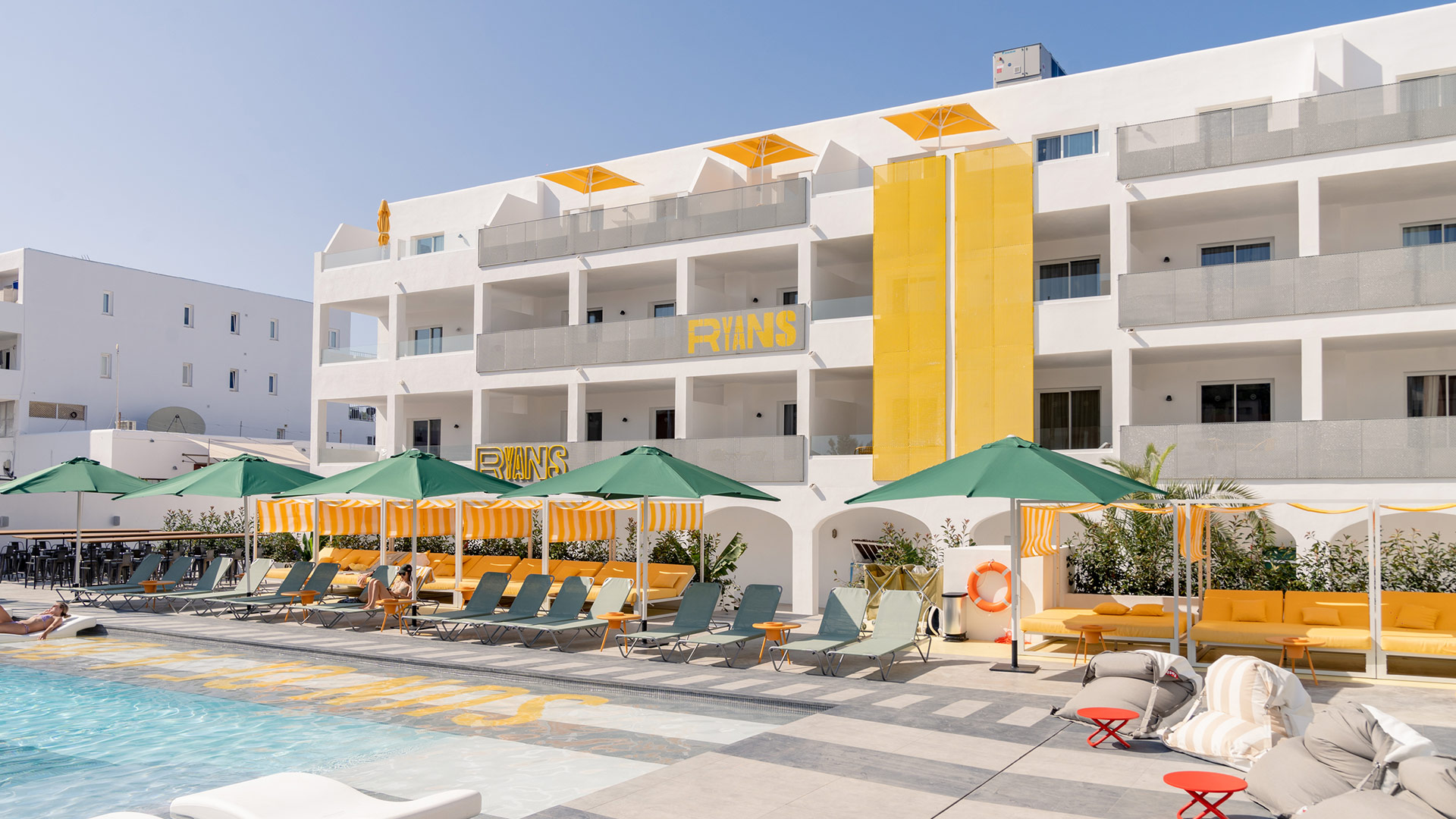 HOTEL RYANS LOLA'S