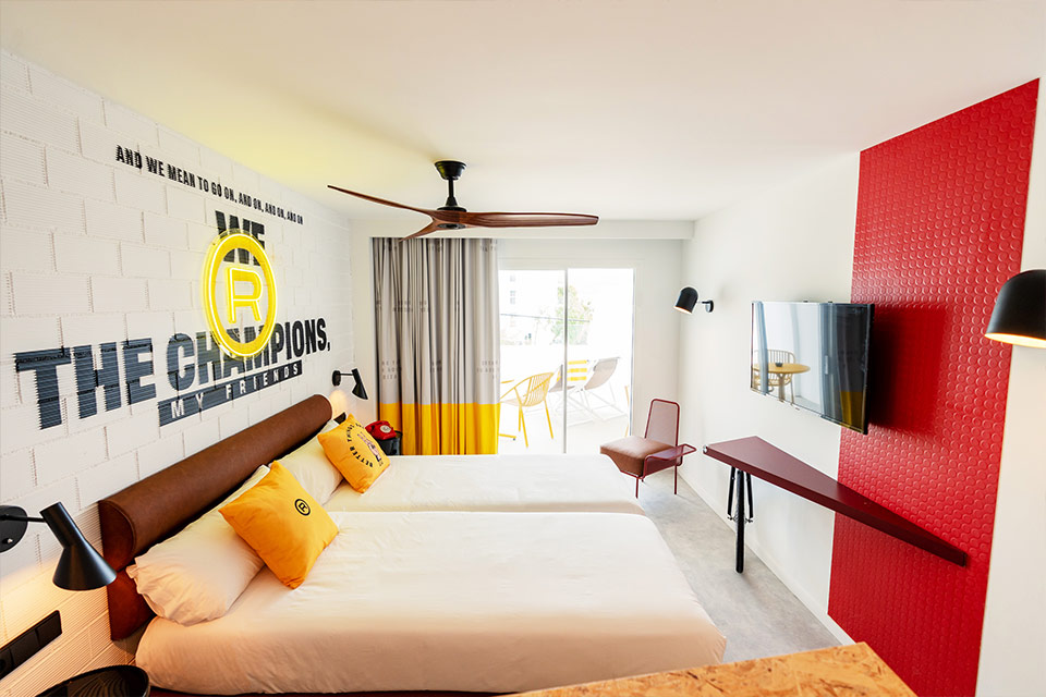 HOTEL RYANS LOLA'S