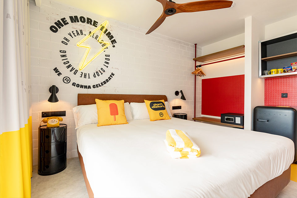 HOTEL RYANS LOLA'S
