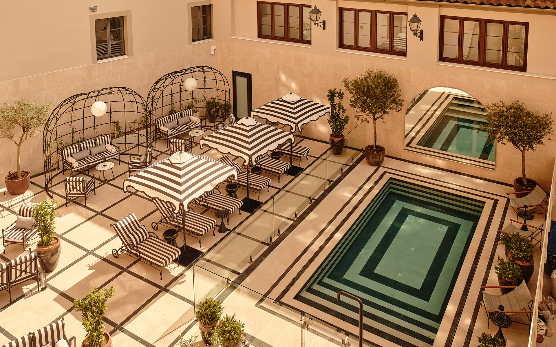 THE CHEMISTS' CLUB HOTEL 